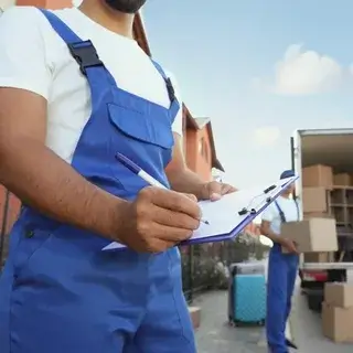 Nakliyat firmalarının referanslarını değerlendirirken güvenilirliklerini kontrol ederim. : Kapak Görseli